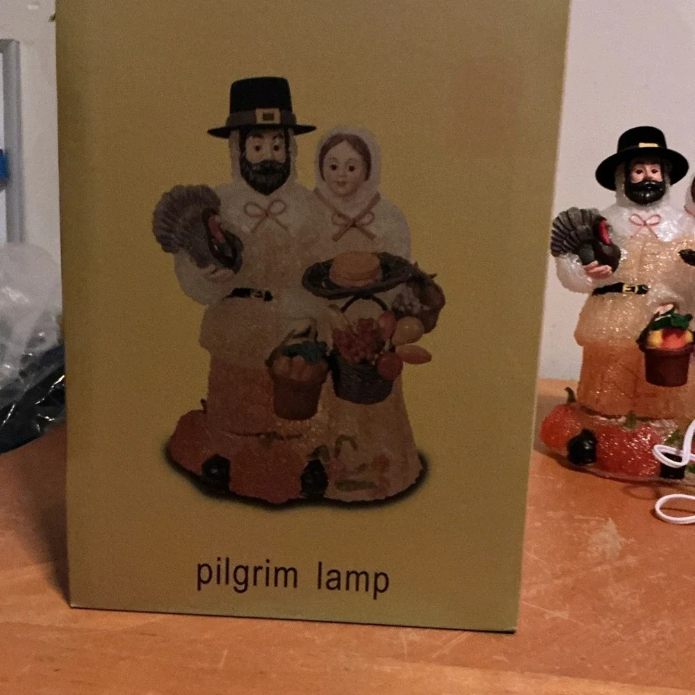 Retired Cracker Barrell Fall Harvest Thanksgiving Pilgrim Light Up, With Box‎